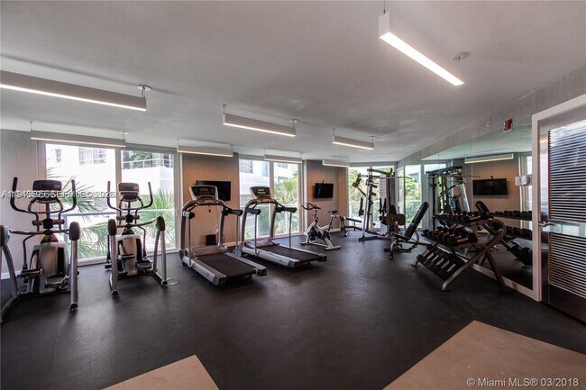 Building Photo - 9821 E Bay Harbor Dr