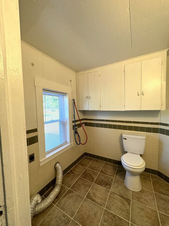 Building Photo - Cutie Brick Ranch