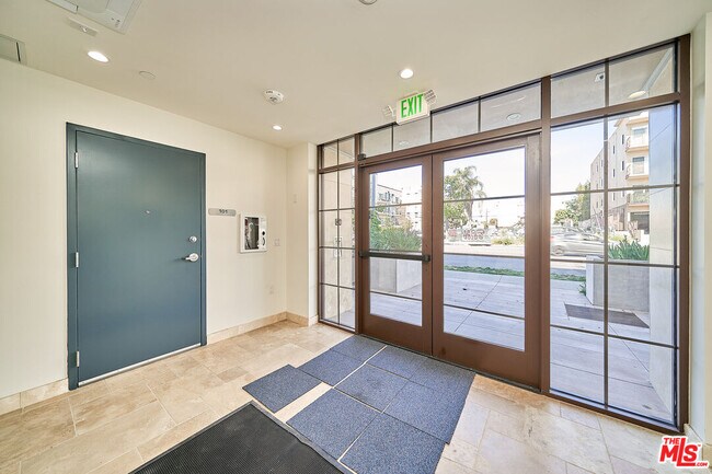 Building Photo - 951 S Wilton Pl