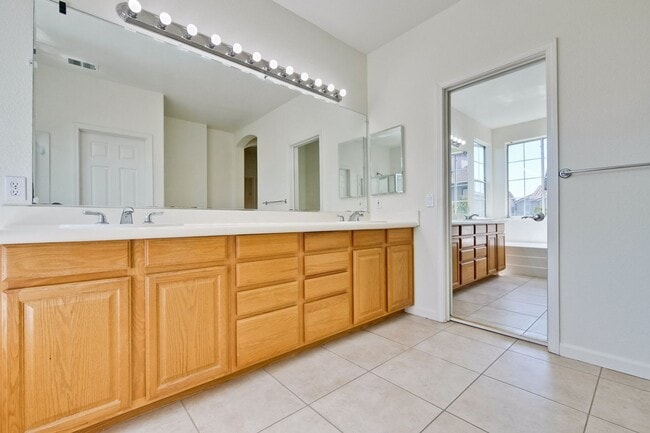 Building Photo - Spacious 4-Bedroom Home on Private Cul-De-Sac | No HOA | Custom Closets, New Floors & Lush Backya...