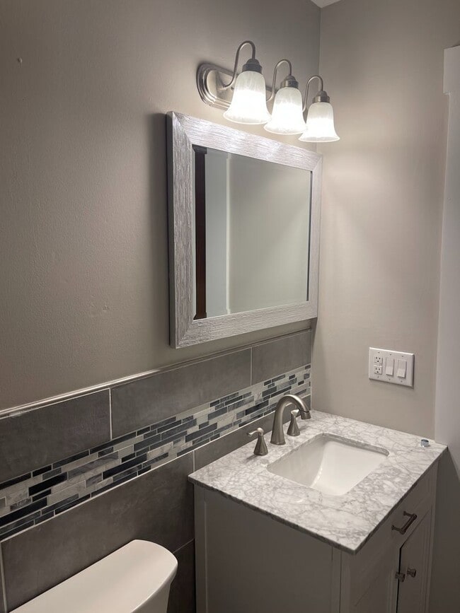 Building Photo - 31-33 E. Blake Ave.