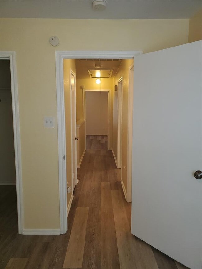 Building Photo - 1020 Christopher Ave