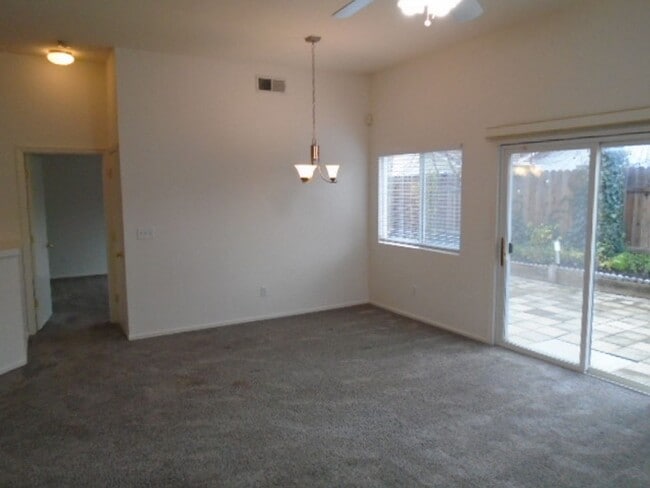 Building Photo - 2378 Roualt St