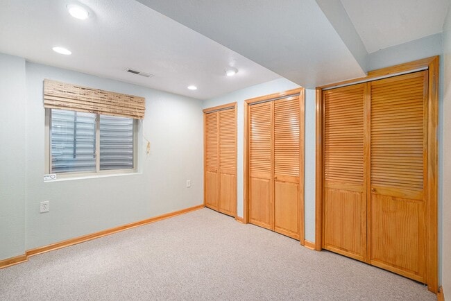 Building Photo - Spacious 5 Bedroom in the Heart of Littleton!