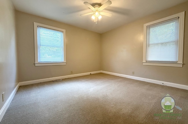 Building Photo - 121A White Oak Dr