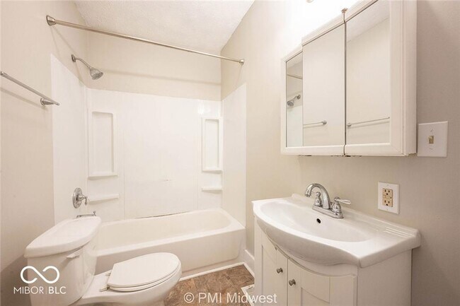 Building Photo - 1621 E 49th St