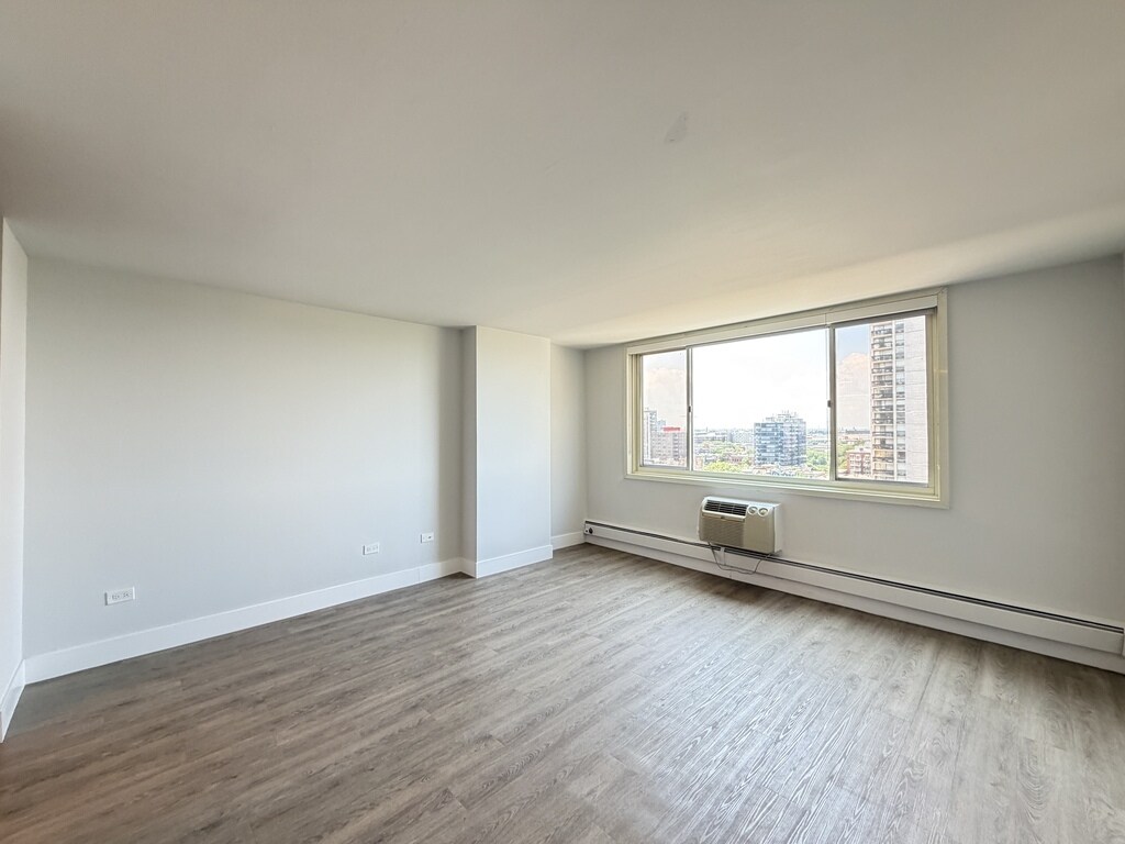 Building Photo - 1442 N Dearborn St