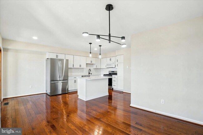 Building Photo - 706 Andover Ct