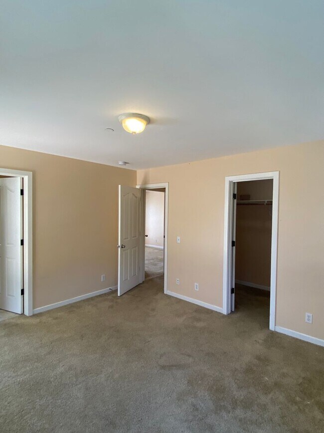 Building Photo - 6736 Sueno Rd