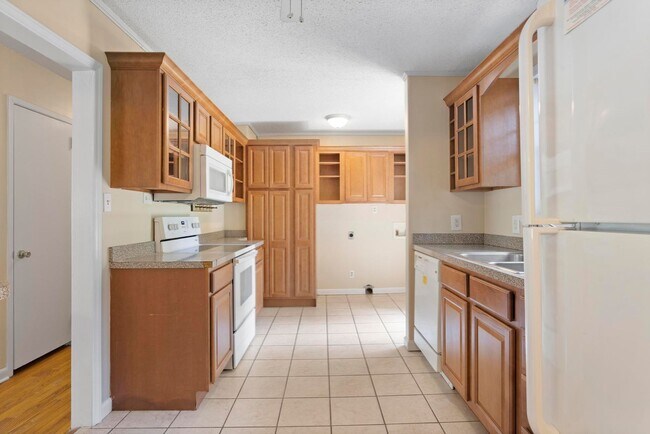 Building Photo - Northwoods Cutie!