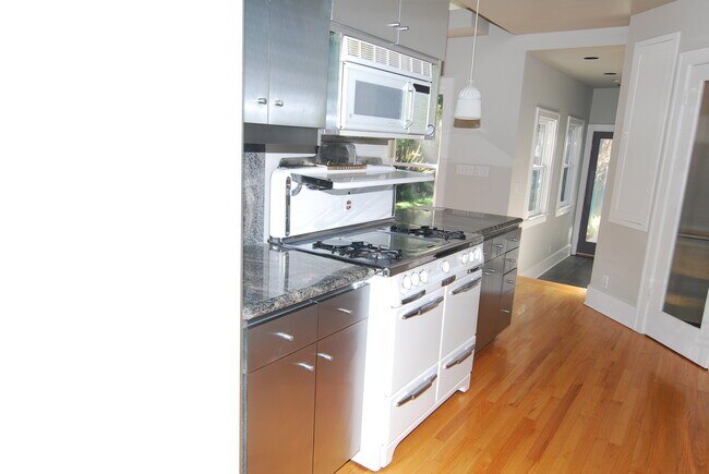 Building Photo - Pristine Craftsman in Belmont Heights!