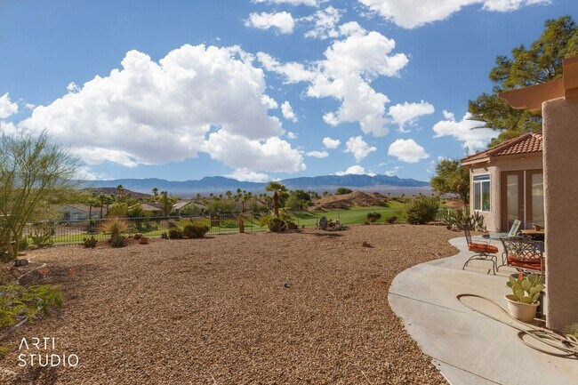 Building Photo - Beautiful home located in the gated commun...