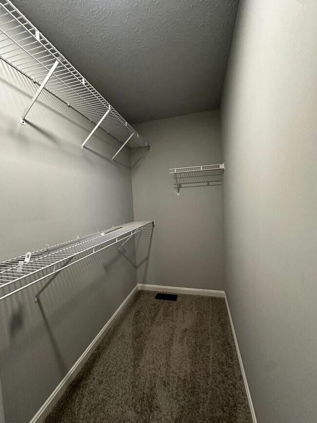 Building Photo - Fully Renovated in White House