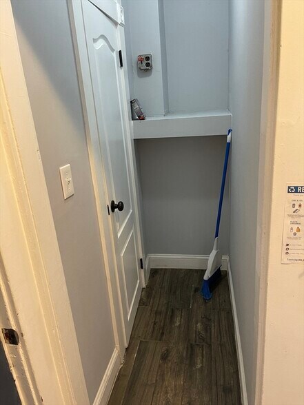 Building Photo - 330 Western Ave