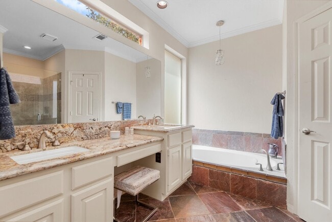 Building Photo - 22007 Crossbrook Dr