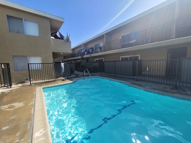 Building Photo - 14609 Saticoy St