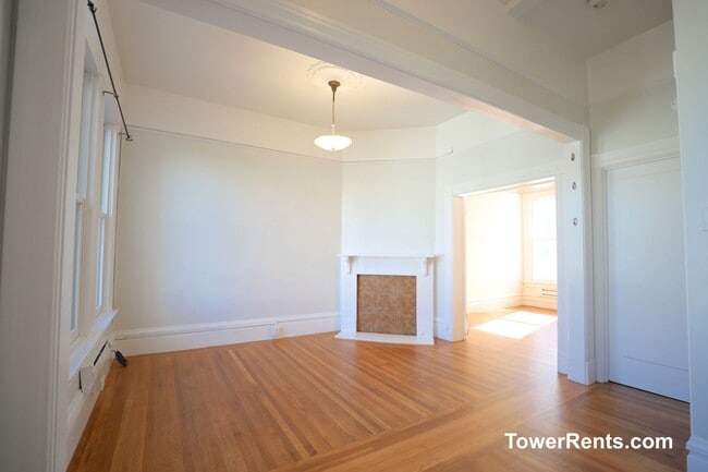 Building Photo - 38A Sharon St