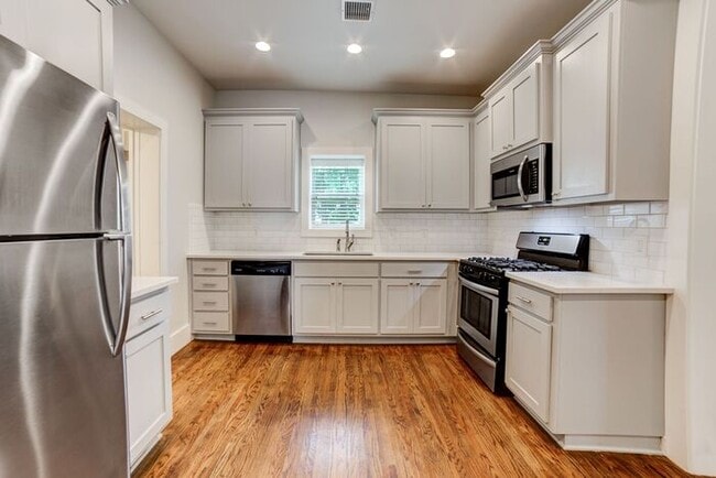 Building Photo - Historic Charm Meets Modern Comfort – Tuls...
