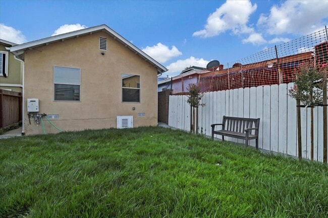 Building Photo - 683 Harbour Way