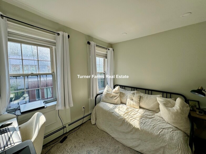 Building Photo - 91 Hudson St