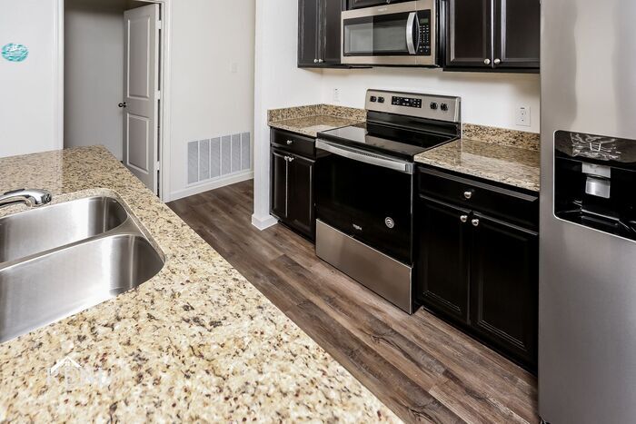 Building Photo - 530 London Dr