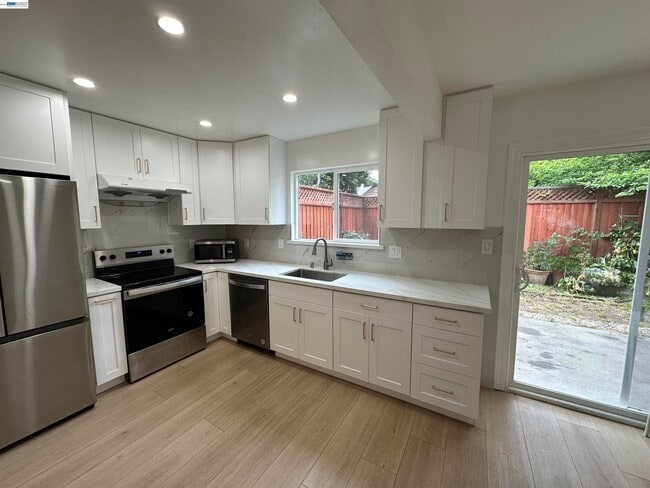 Building Photo - 157 El Dorado Common