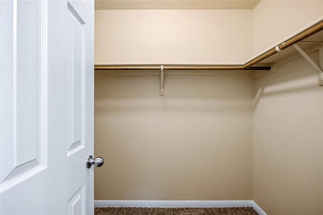 Building Photo - 320 Comal Run