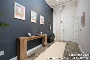 Building Photo - 1401 S Flores St