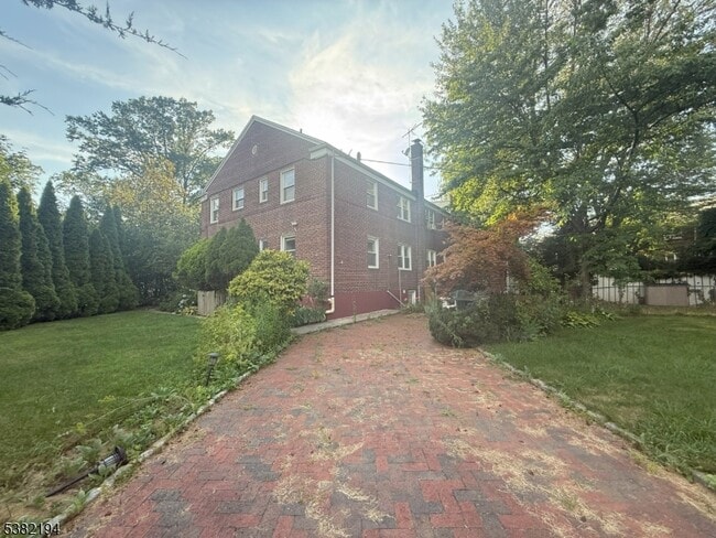 Building Photo - 747 Linden Ave