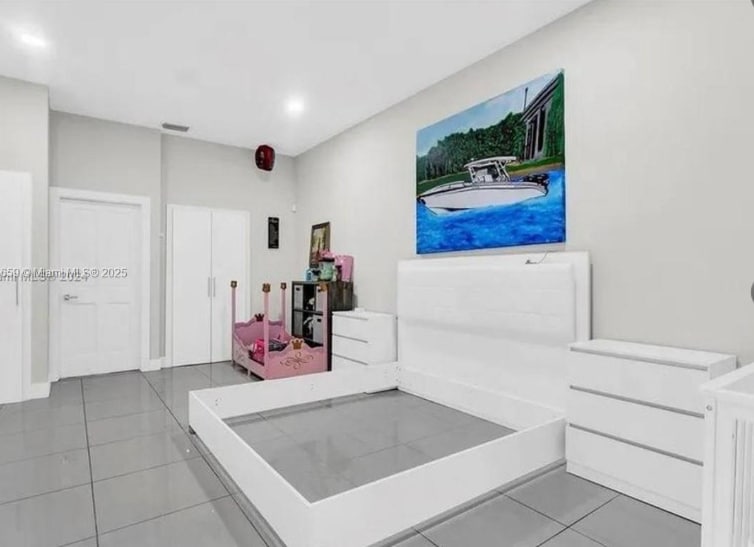 Building Photo - 19905 SW 135th Ave