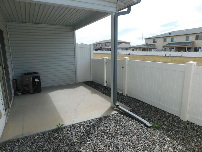 Building Photo - 2492 1/2 Brookwillow Loop