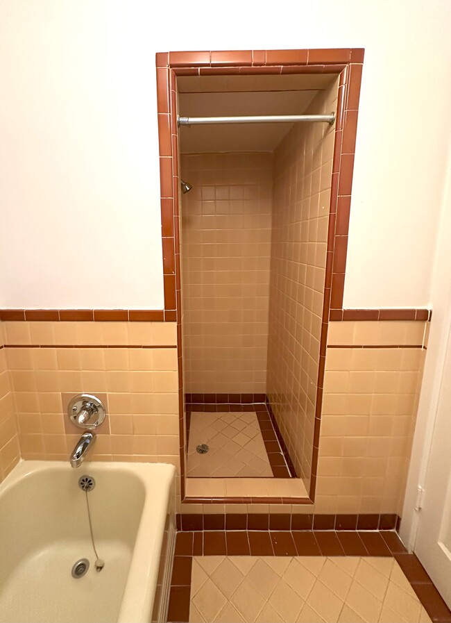 Split Bathroom - 1224 Willard St