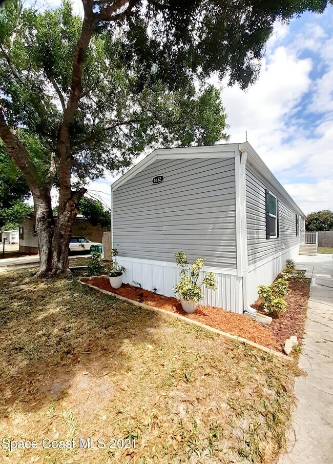 Building Photo - 1632 Ridge Dr