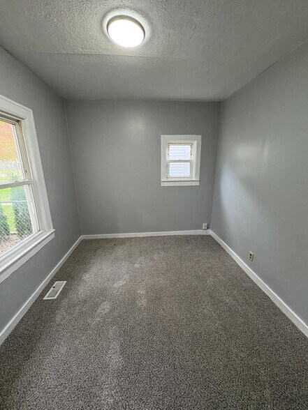 Building Photo - 1940 Woodbridge Rd