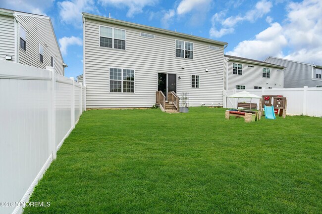 Building Photo - 317 Tulip Ct