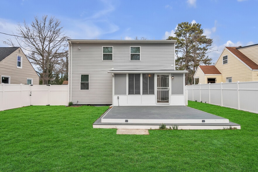 Building Photo - 8 E Preston St