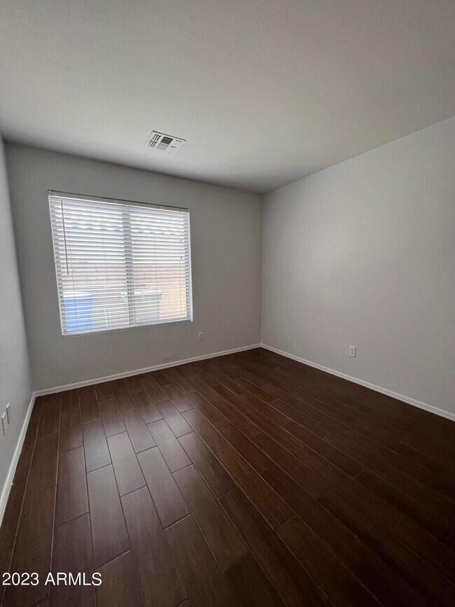 Building Photo - 1171 W Goldfinch Way