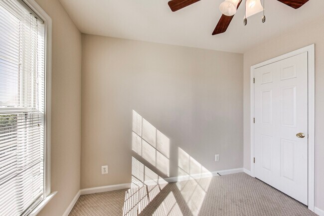 Room 2 - 5294 Jule Star Dr