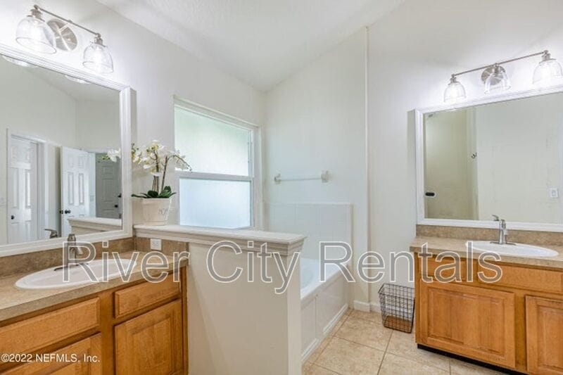 Building Photo - 2848 Pebblewood Ln