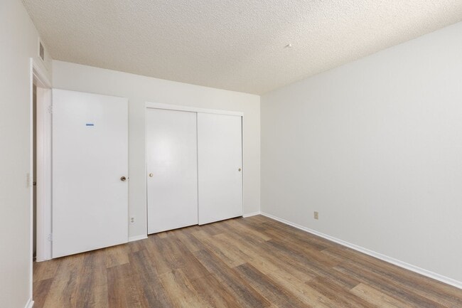 Building Photo - Spacious 2-Bedroom, 2.5-Bath Condo in Cano...