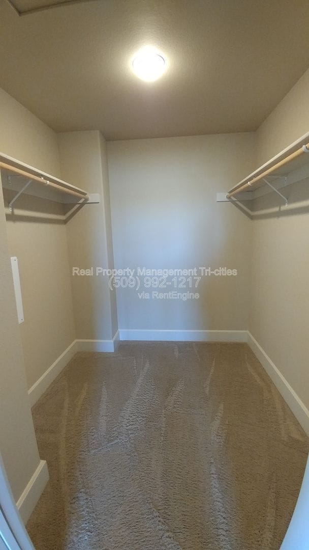 Building Photo - 459 Columbia Point Dr