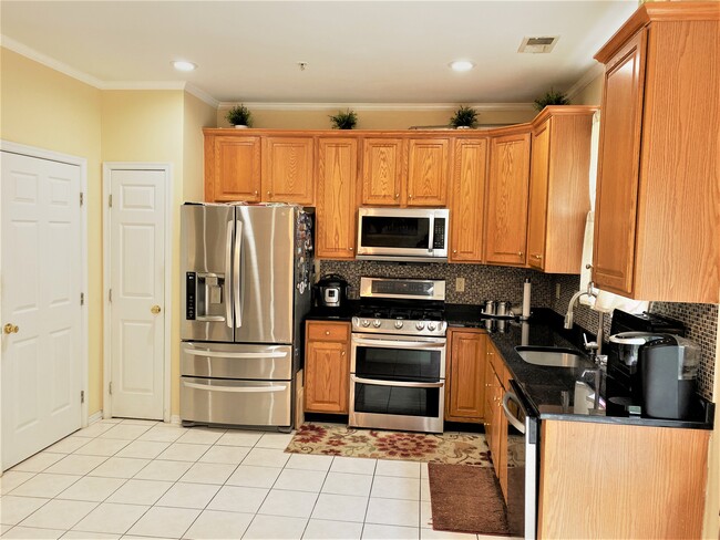 Building Photo - 208 Blossom Cir