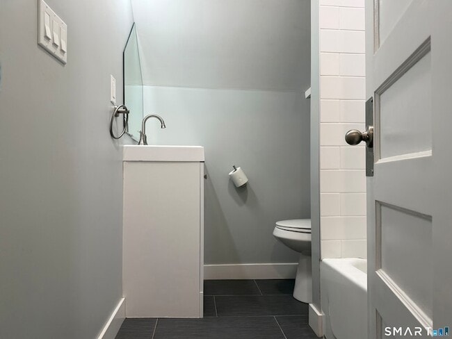 Building Photo - 7 Burritt Ave