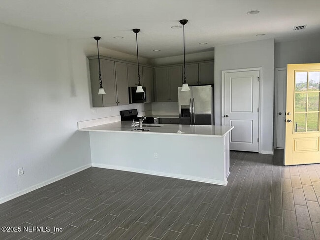 Building Photo - 355 Brandon Lks Dr