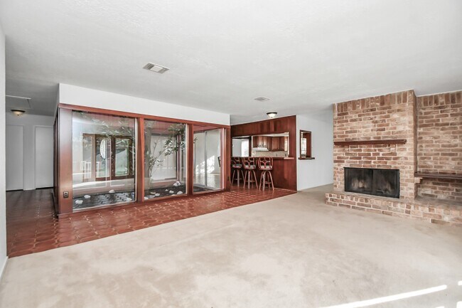 Building Photo - 403 Westwood Dr