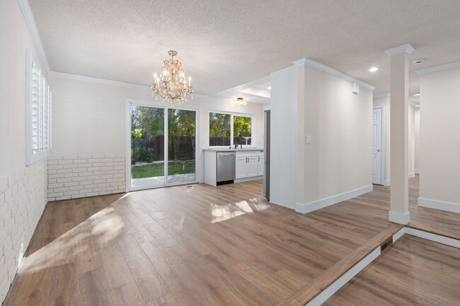 Building Photo - Beautifully remodeled 3-bedroom, 2-bathroo...