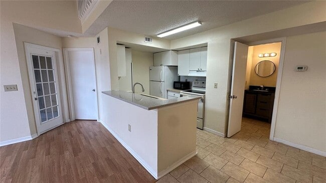Building Photo - 405 Fountainhead Cir
