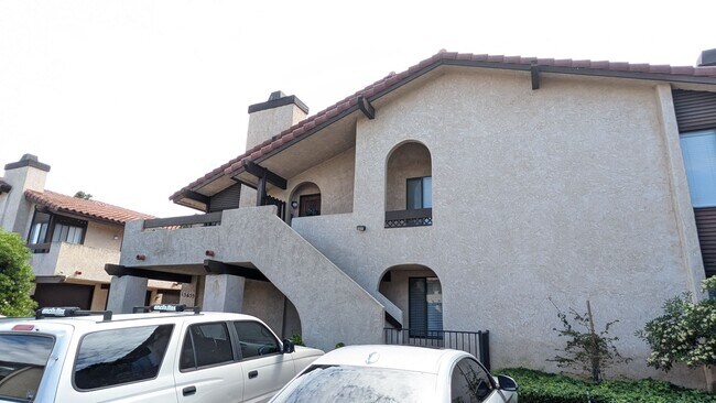 Building Photo - Reduced! Large pets ok! One bed plus office