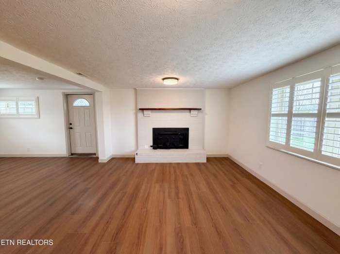 Building Photo - 8717 Kildare Dr NW