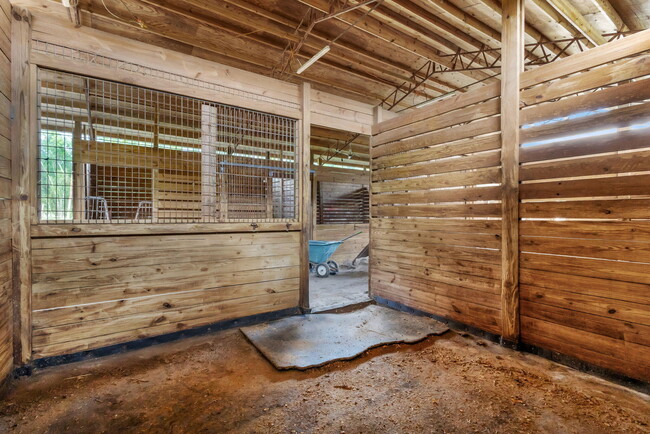 Building Photo - 18301 Murray Ln